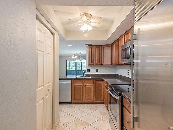 3rd image of 810 E Gilchrist Ct APT 4B