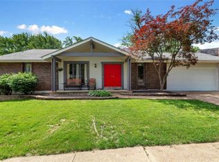 15676 Summer Lake Dr, Chesterfield, MO