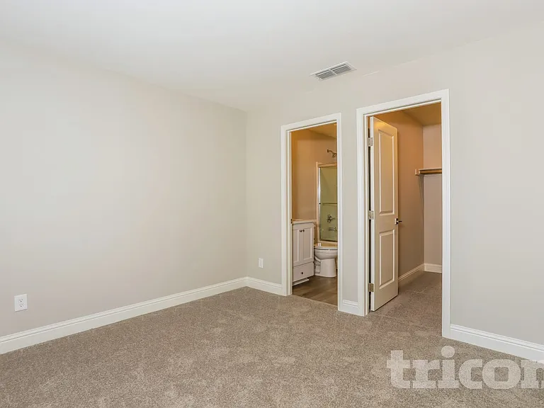 816 Chiselville Ln — Photo 10