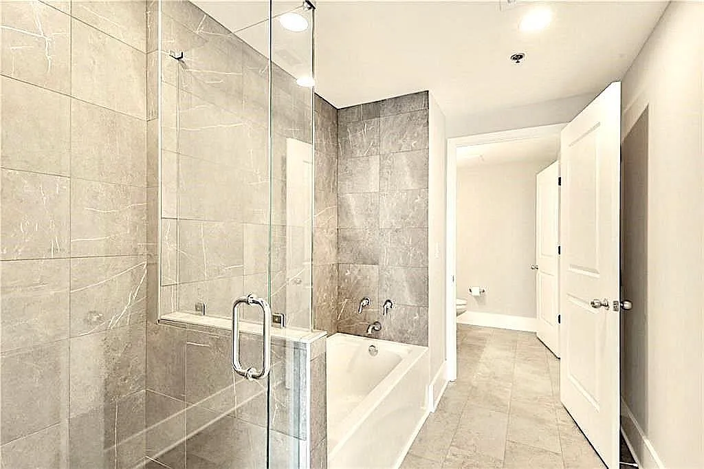 1 bed, 1.0 bath, 1150 sqft, $2,400 — Photo 2
