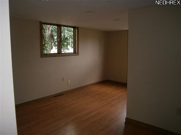 5th image of 131 S Wooster Ave