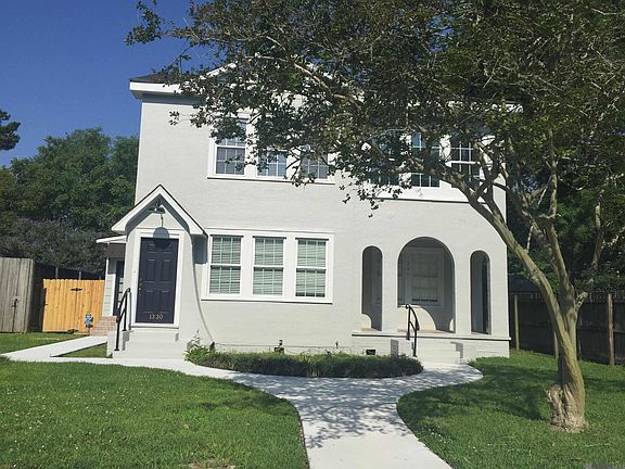 3rd image of 1326 Camellia Ave #1326