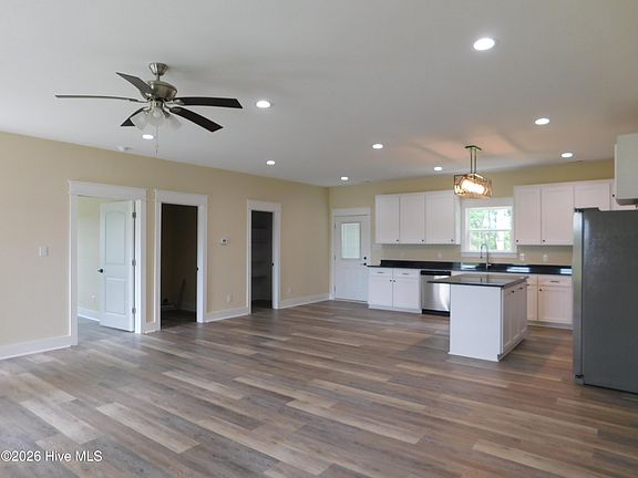 4th image of 858 Middle Swamp Road