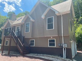 4107 Hickory Ln, East Stroudsburg, PA 18302