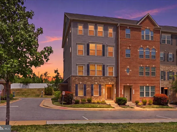 10102 Dorsey Ln, Lanham, MD 20706
