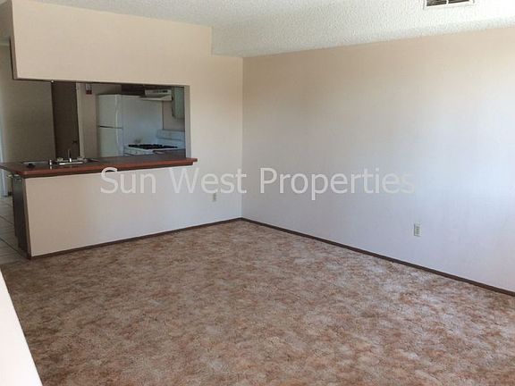 3rd image of 1631 Farmington Ave APT 3