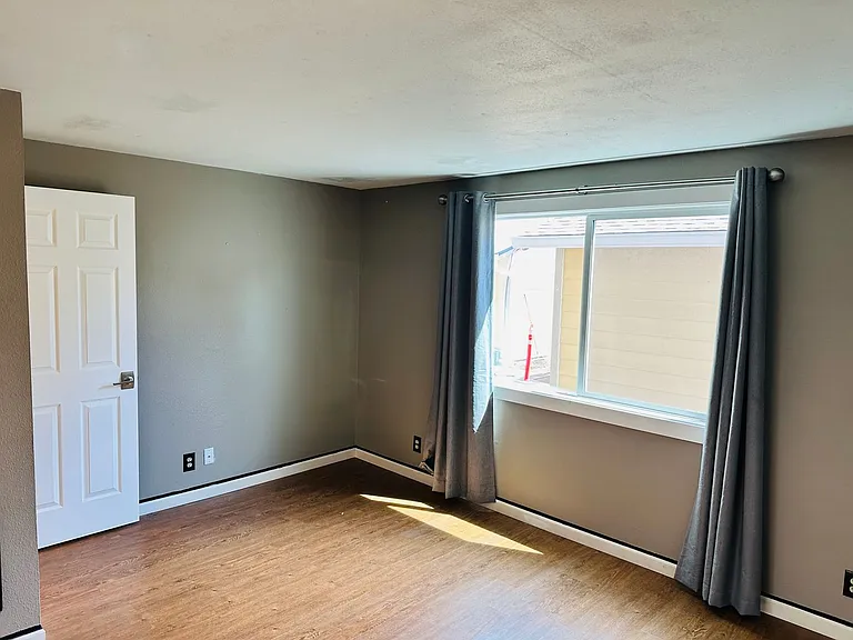 605 SE 121st Avenue Arzhanov #5 — Photo 3