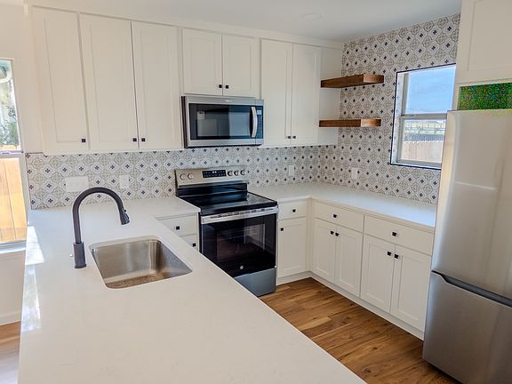 Fully updated kitchen with all new appliances