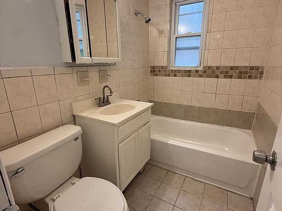 5th image of 632 Cora Pl #2C