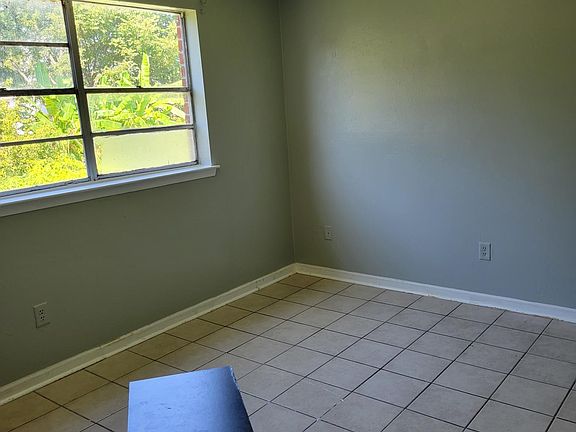 5th image of 3735 Lilac Ln