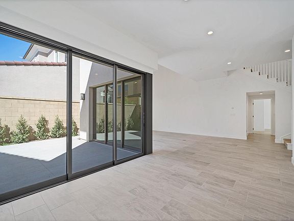 3rd image of 107 Lomita
