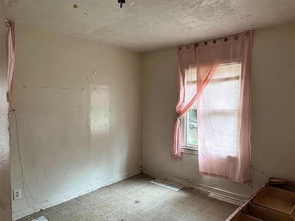 5th image of 7326 Le Havre Rd