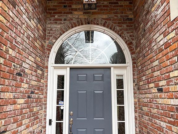 4th image of 392 Tremont Dr