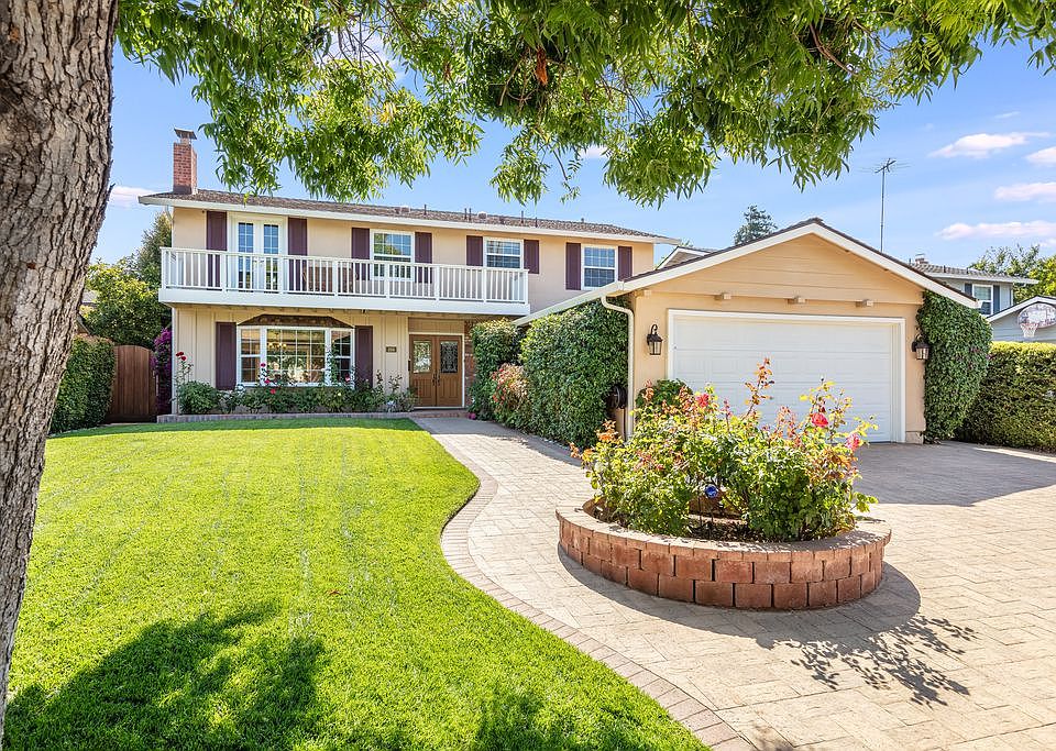 1st image of 894 Savory Dr