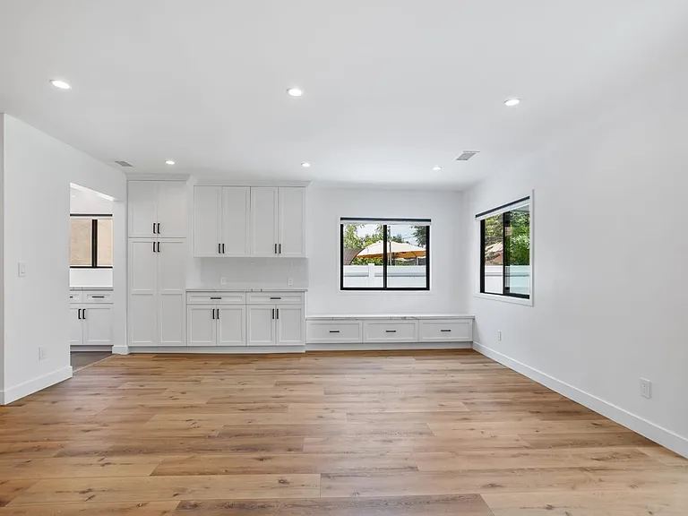 6942 Wystone Ave — Photo 10