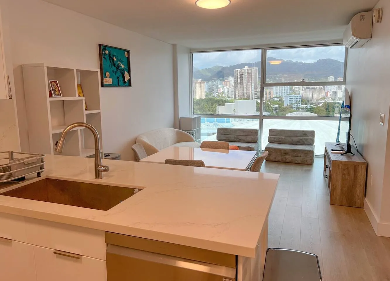 909 Kapiolani Boulevard - 1607 — Photo 1