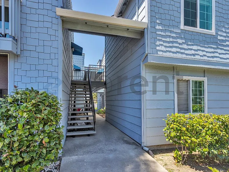 535 Lighthouse Dr #1 — Photo 3