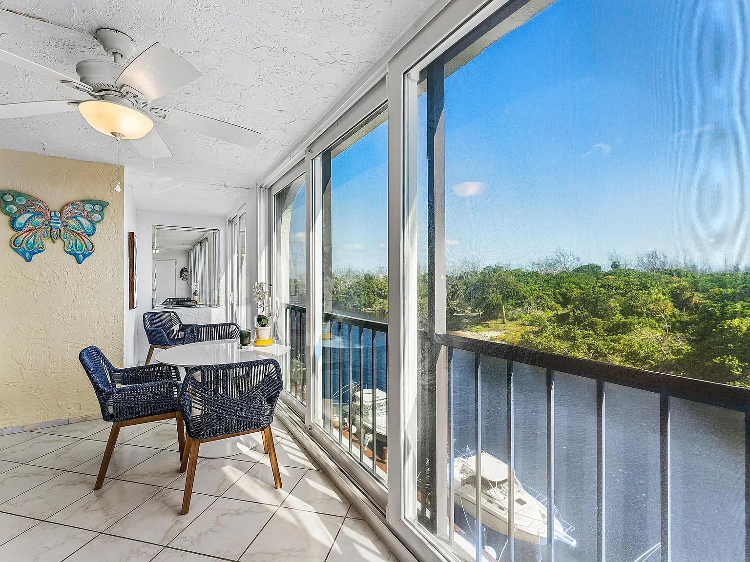 2 bed, 2.0 bath, 1420 sqft, $4,000 — Photo 3