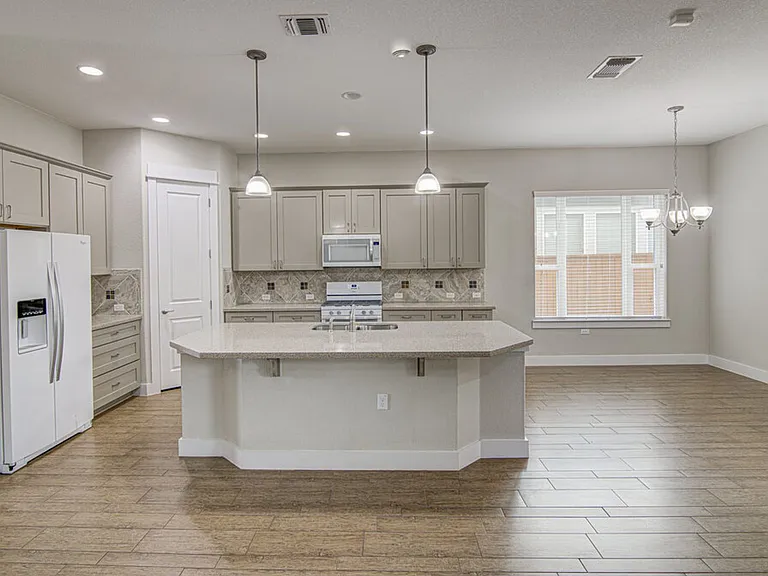 2409 Moreno St — Photo 5
