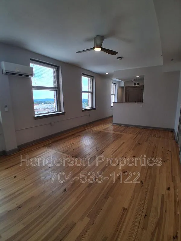 1 bed, 1.0 bath, 804 sqft, $1,800 — Photo 4
