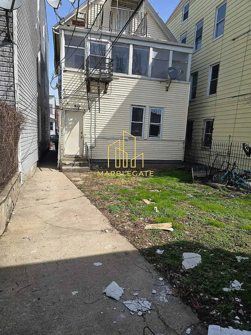 2 bed, 850 sqft, $1,495 — Photo 2