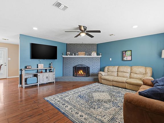 3rd image of 1906 Arrowhead Ln