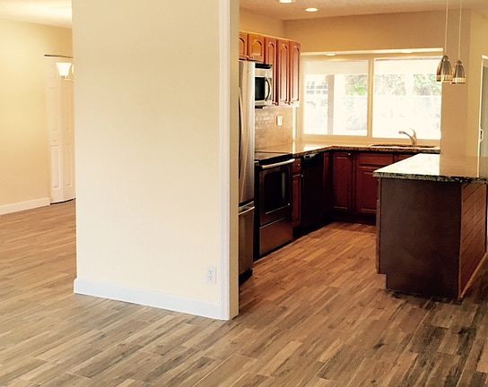 Great OPEN floor plan!!