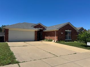 1621 Loveland Dr, Arlington, TX 76018