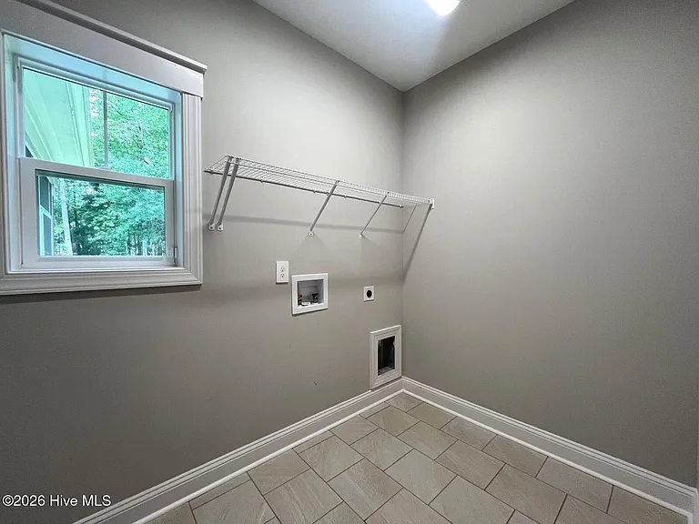 404 Endicott Ct — Photo 20