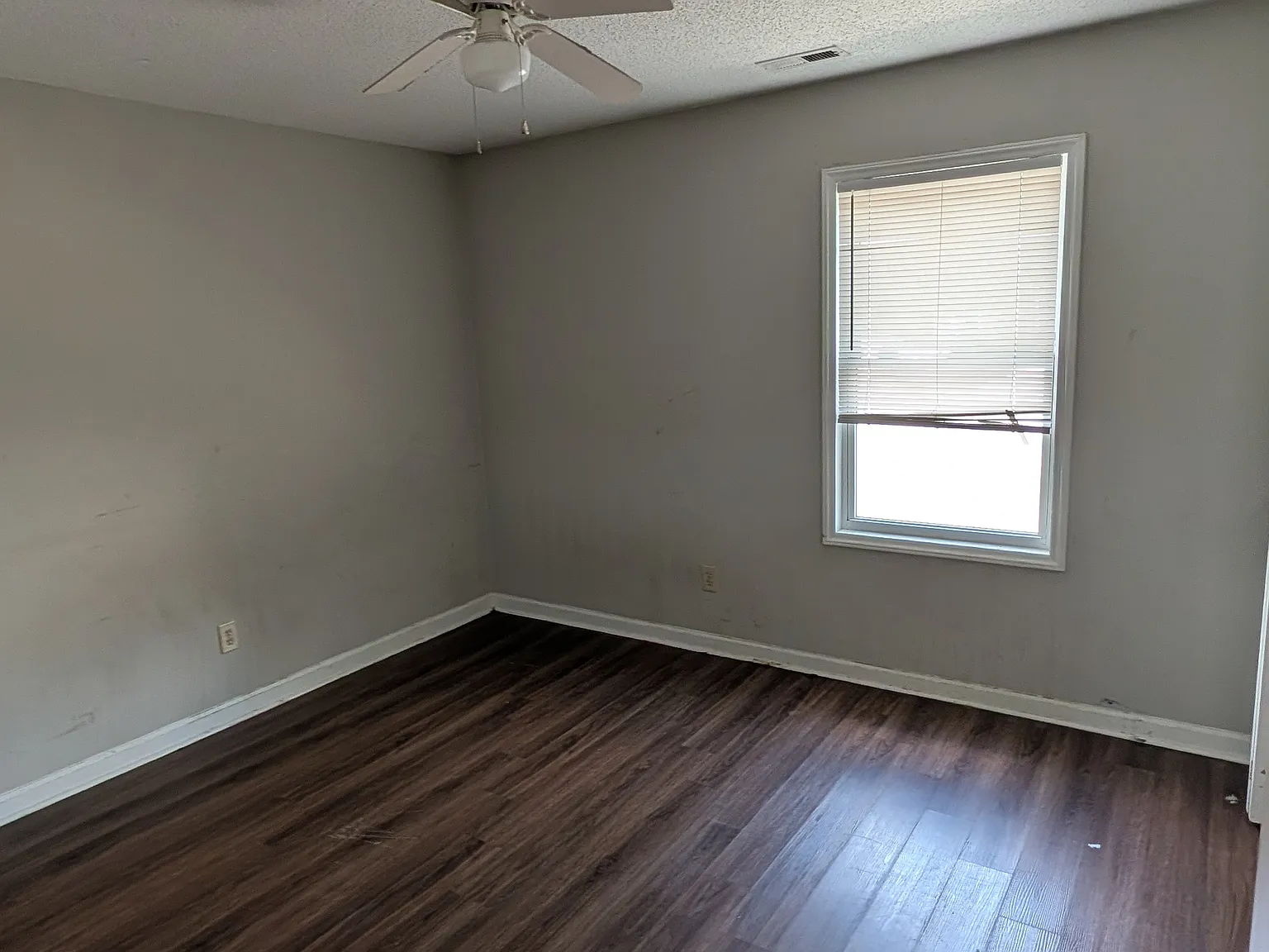2 bed, 1000 sqft, $1,090 — Photo 4