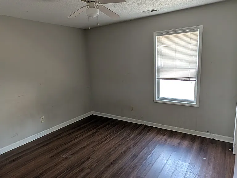404 Needle Ct — Photo 3