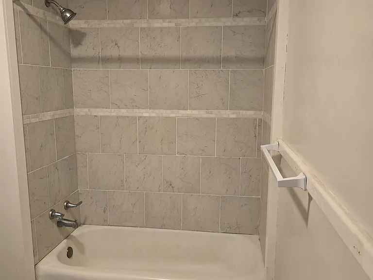 1125 Jefferson Ave — Photo 8