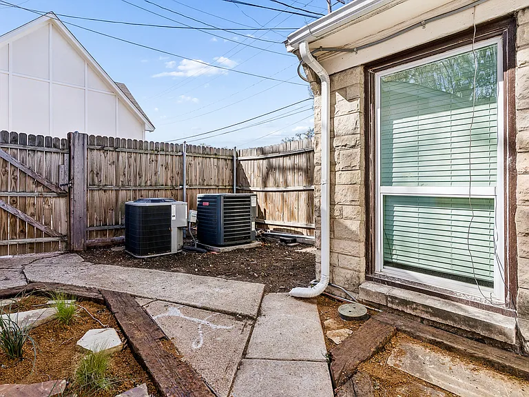 6950 Hillcrest Ave — Photo 32