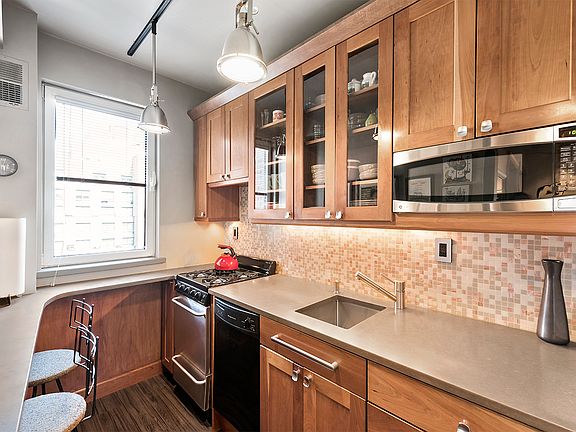 3rd image of 50 Park Ave APT 16C