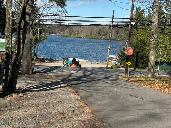 75 Wood St, Lake Harmony, PA 18624