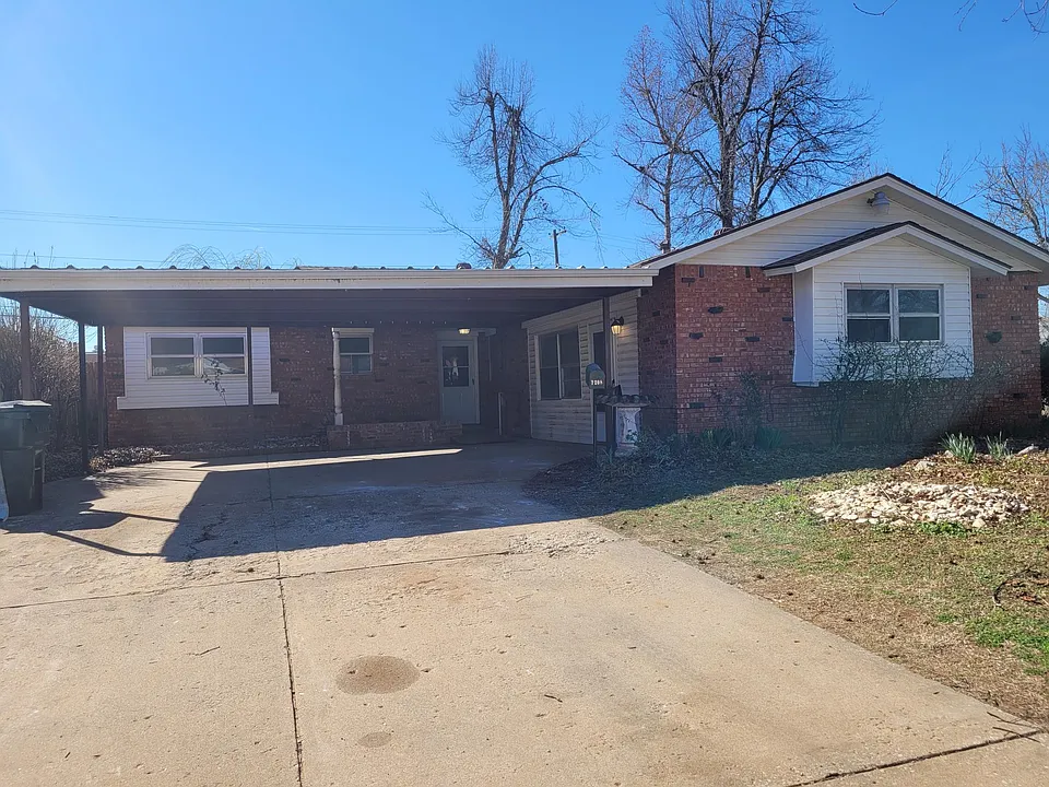 1208 W Peebly Dr