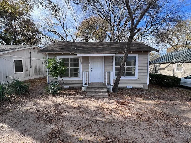 504 Lamar St — Photo 2