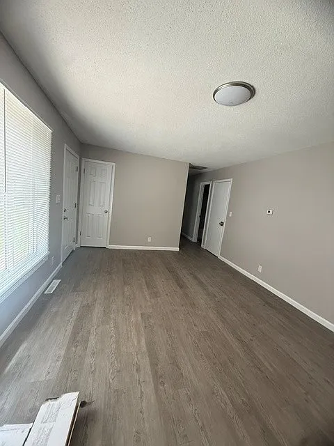 4 bed, 1100 sqft, $2,034 — Photo 3
