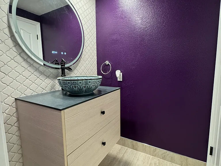 Updated lower lever full bathroom