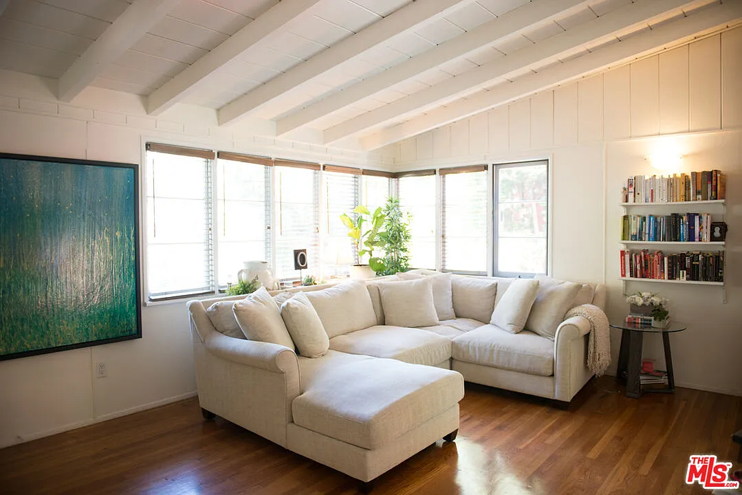 2 bed, 1.0 bath, 916 sqft, $4,750 — Photo 1