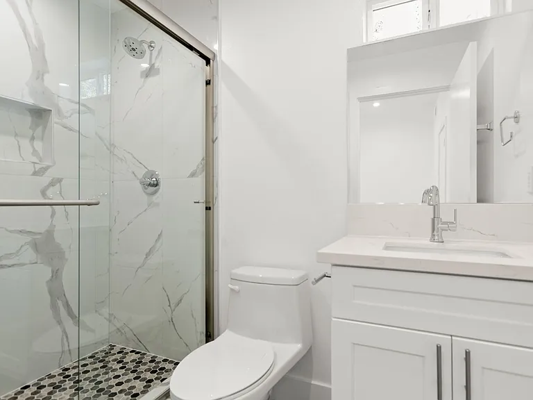 1034 N Oxford Ave — Photo 29