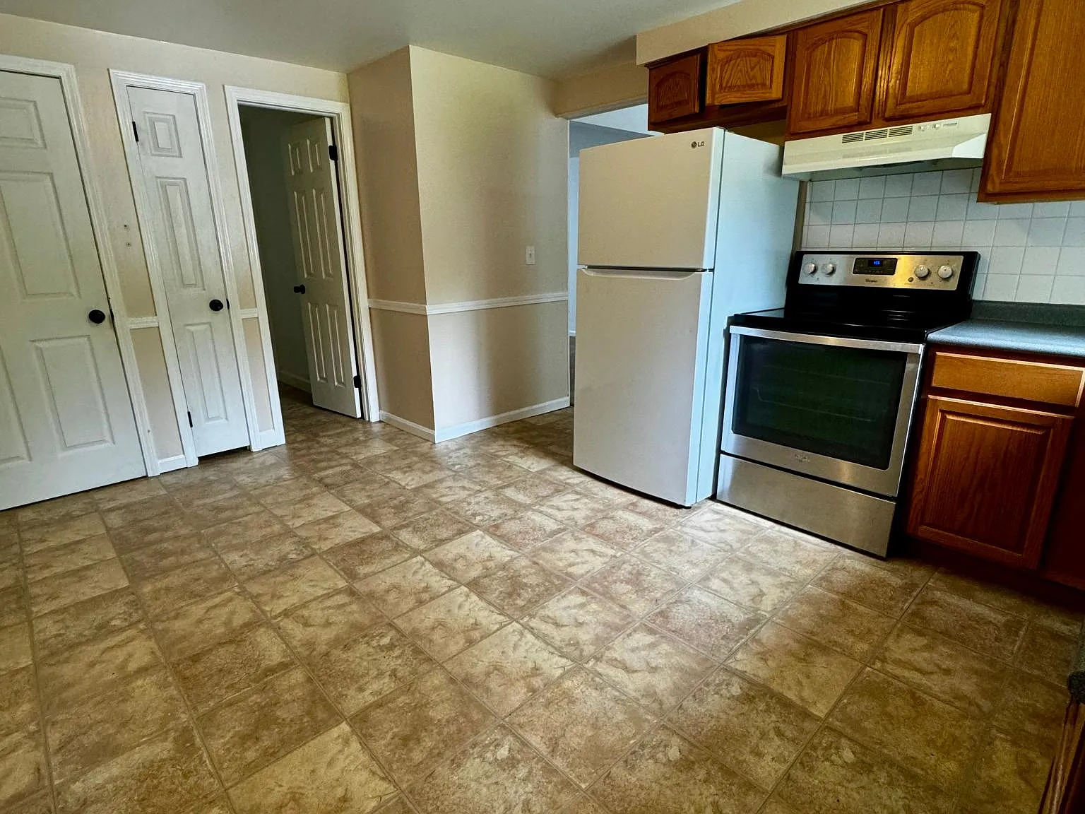 3 bed, 1.5 bath, 1300 sqft, $1,700 — Photo 3