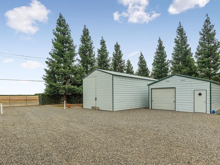 10521 N Minnewawa Ave — Photo 27