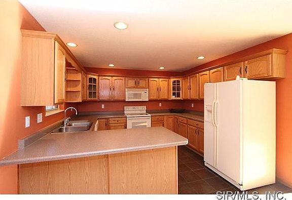 3rd image of 836 Rocky Mountain Ave