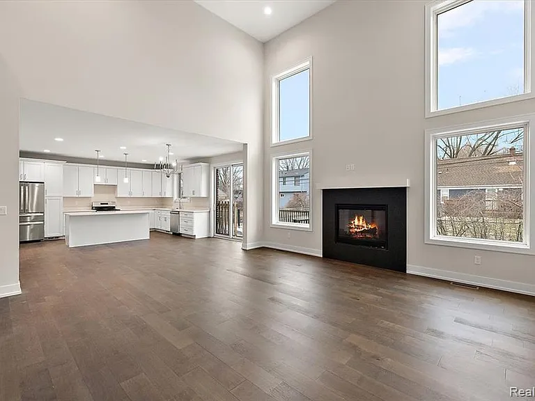 2921 Walsh Dr — Photo 10