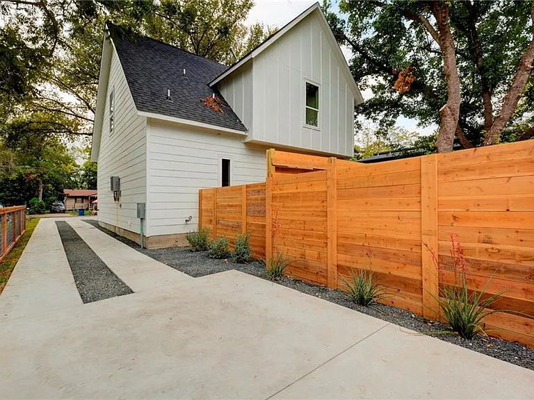 1107 Estes Ave #1 — Photo 18