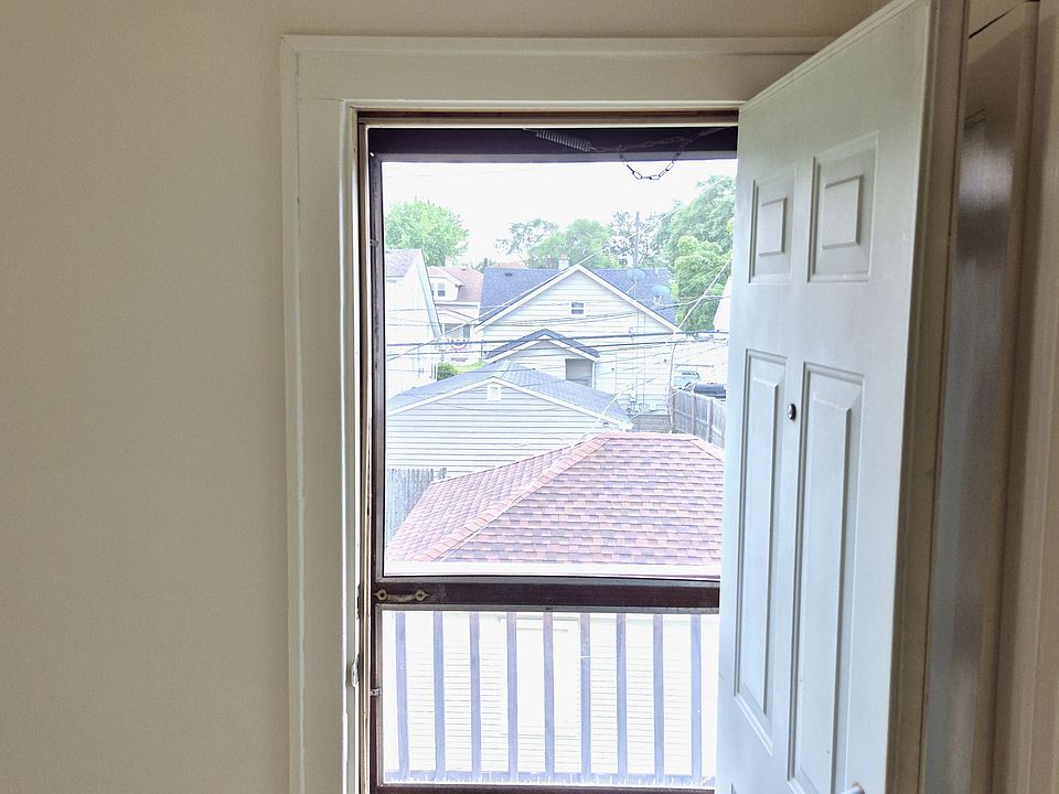 door to exterior balcony from bedroom 2