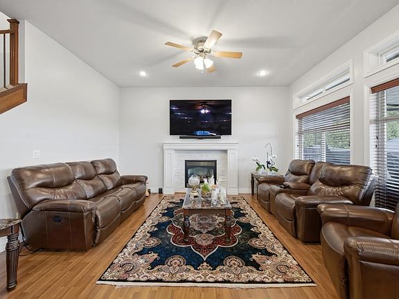 3rd image of 24382 104th Ave