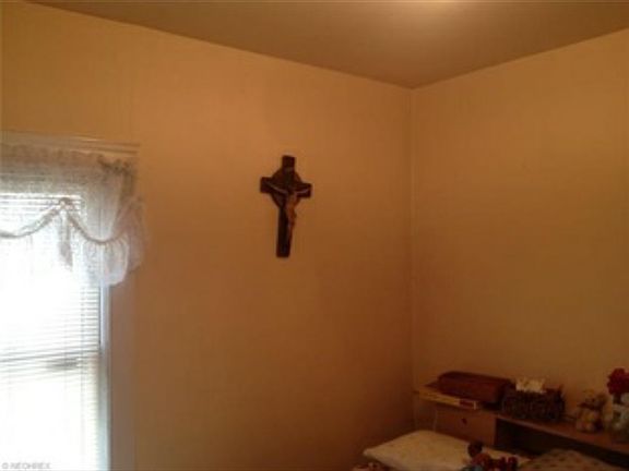 5th image of 3332 W 86th St