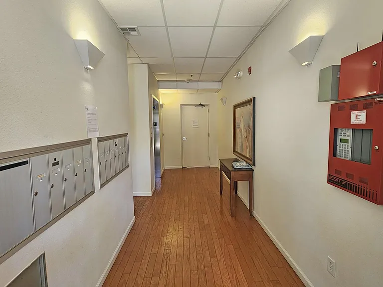 1033 S St #3 — Photo 22